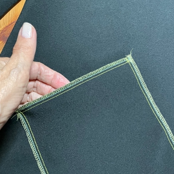 LINDA LUNDSTROM Black Poly / Lycra Stretch Long Sleeve Top Contrast Stitch Sz 12 - Picture 10 of 13